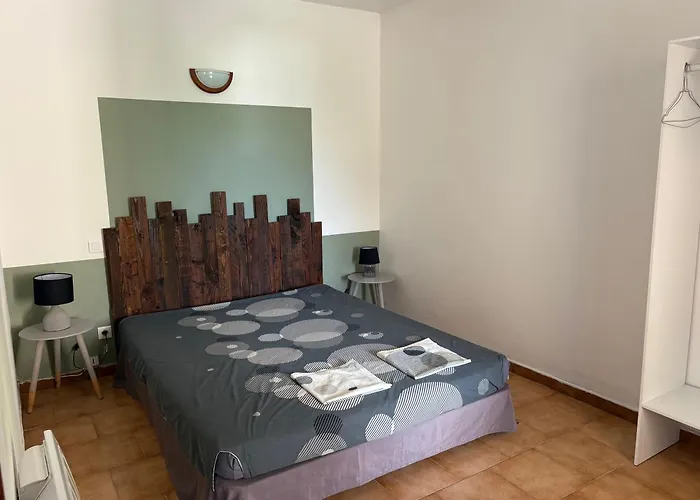 Joli T2 Dans Villa