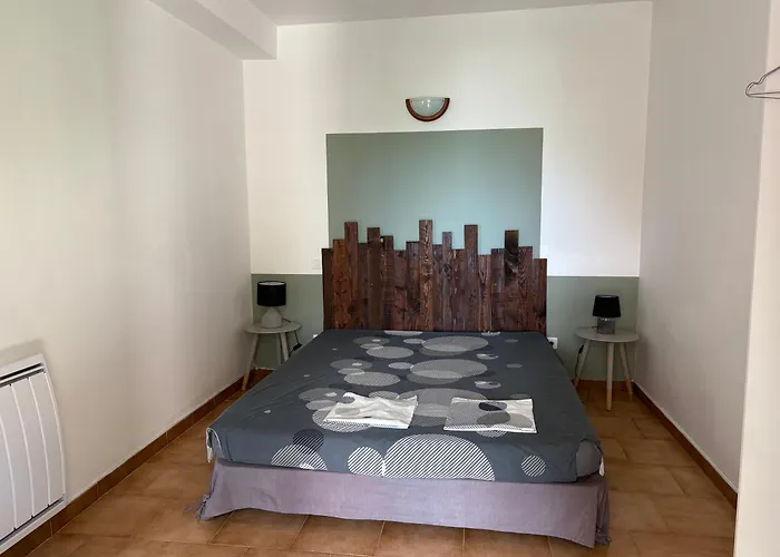 Joli T2 Dans Villa